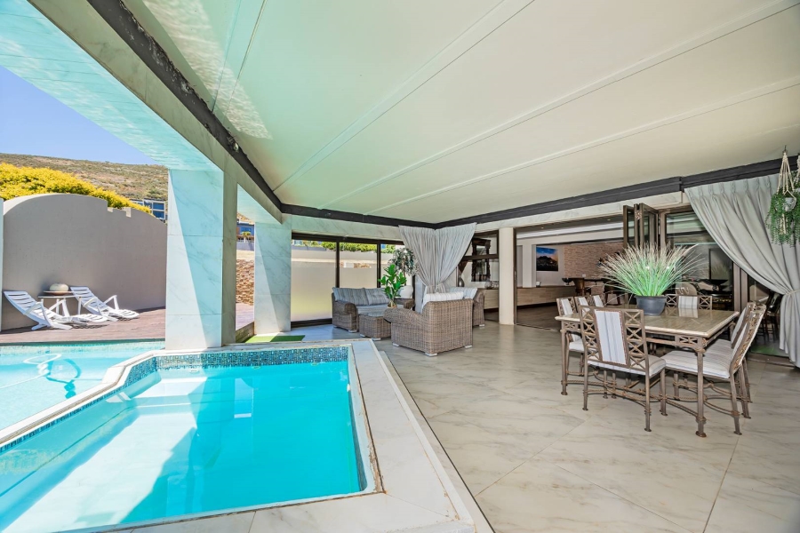 8 Bedroom Property for Sale in Baronetcy Estate Western Cape